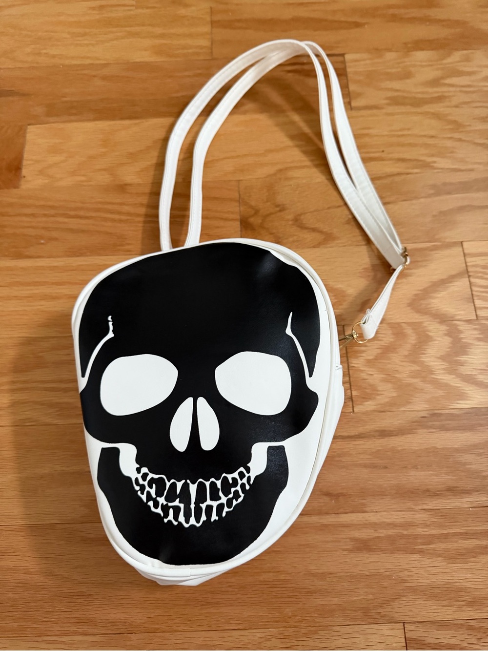 Source Unknown White and Black Skull Messenger Bag